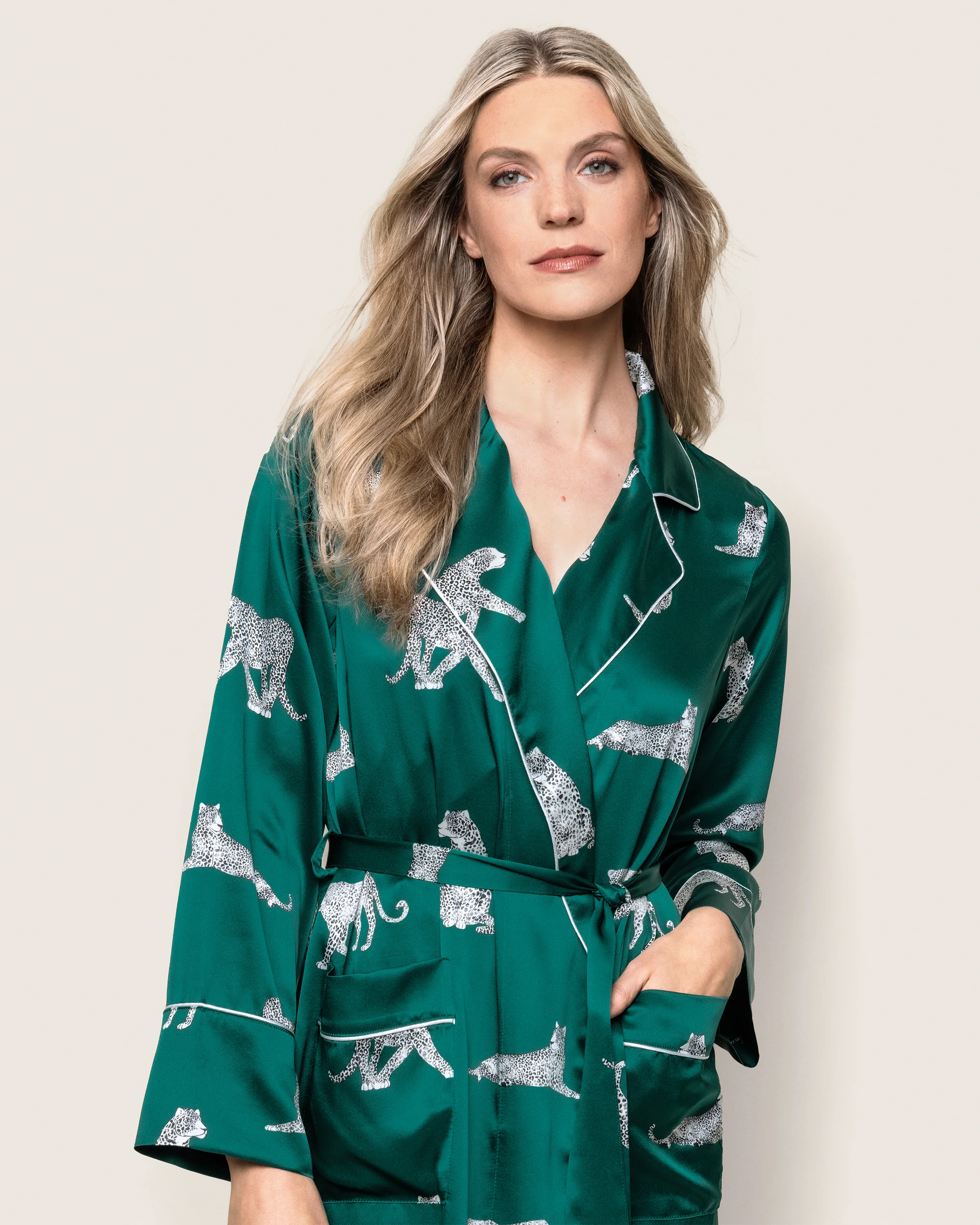 Women's Silk Long Robe in Panthère de Luxe - Image 3