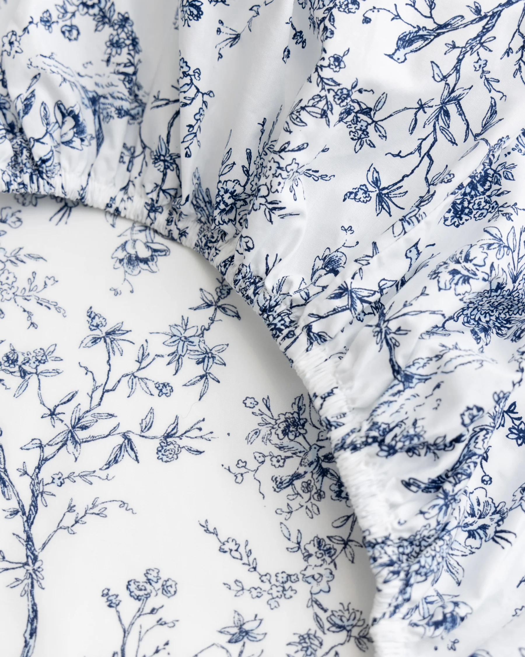 Luxe Premium Percale Bed Sheets in Timeless Toile - Image 3