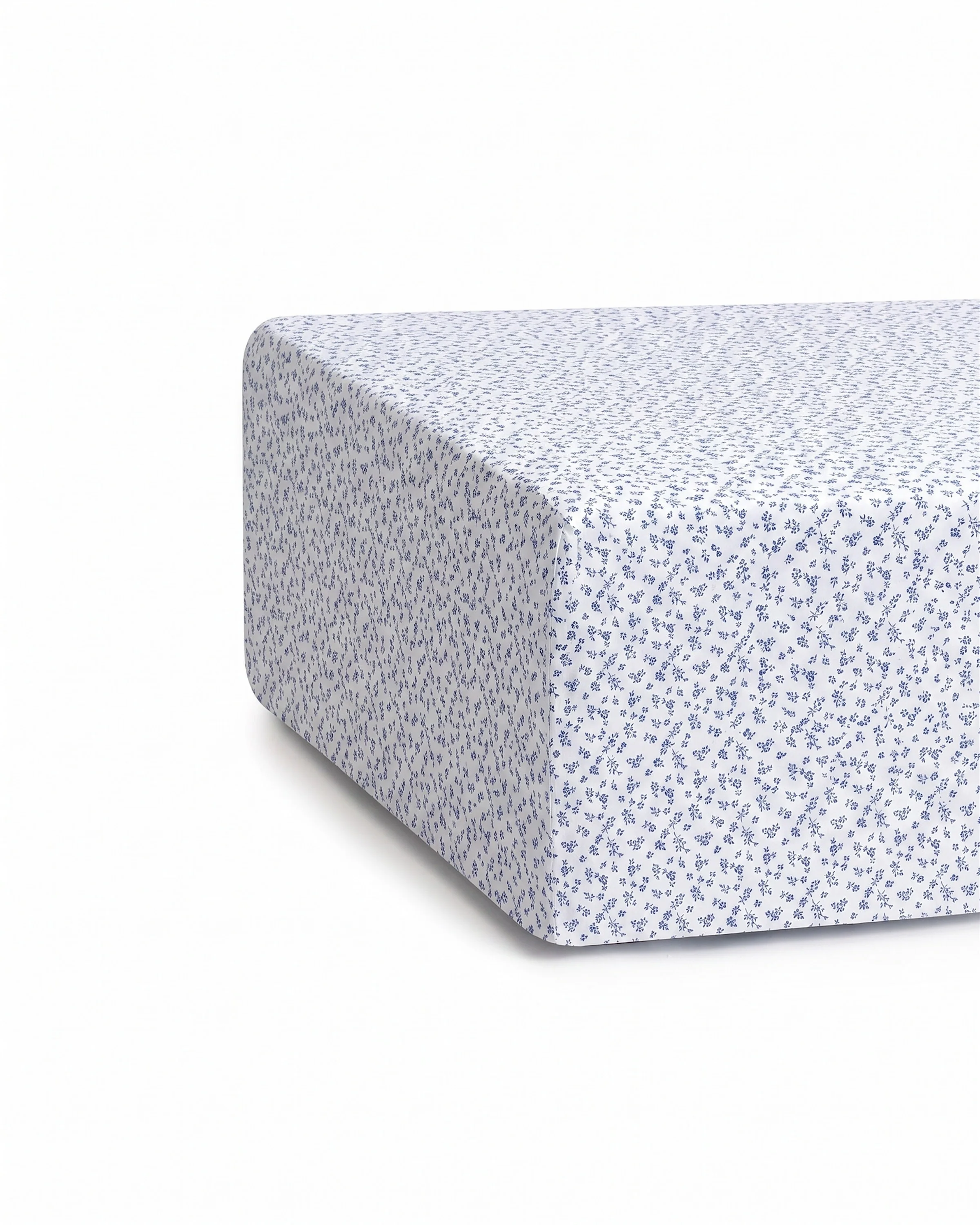 Luxe Premium Percale Crib Sheet in Ditsy Waltz White