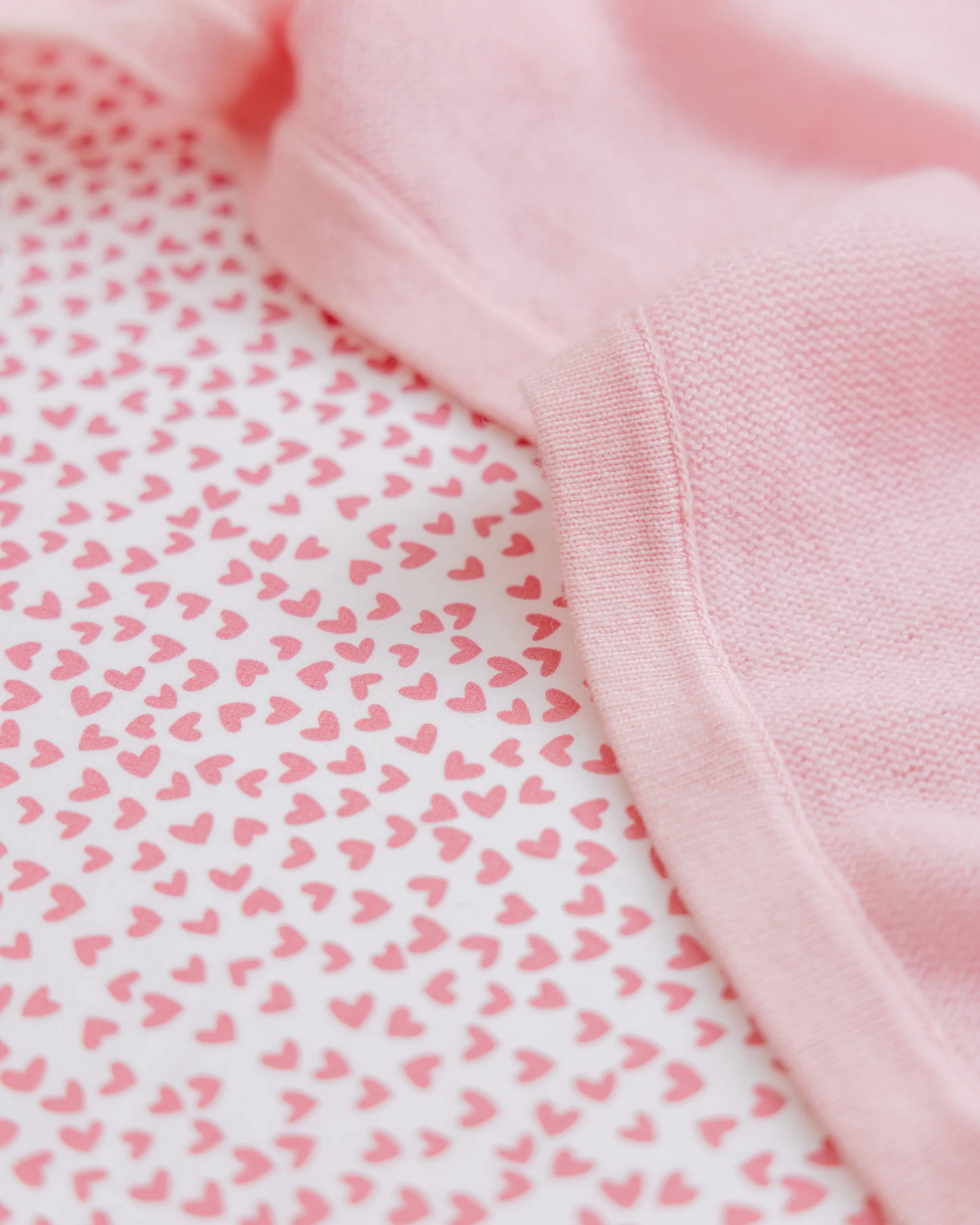 Luxe Premium Percale Crib Sheet in Sweethearts - Image 4