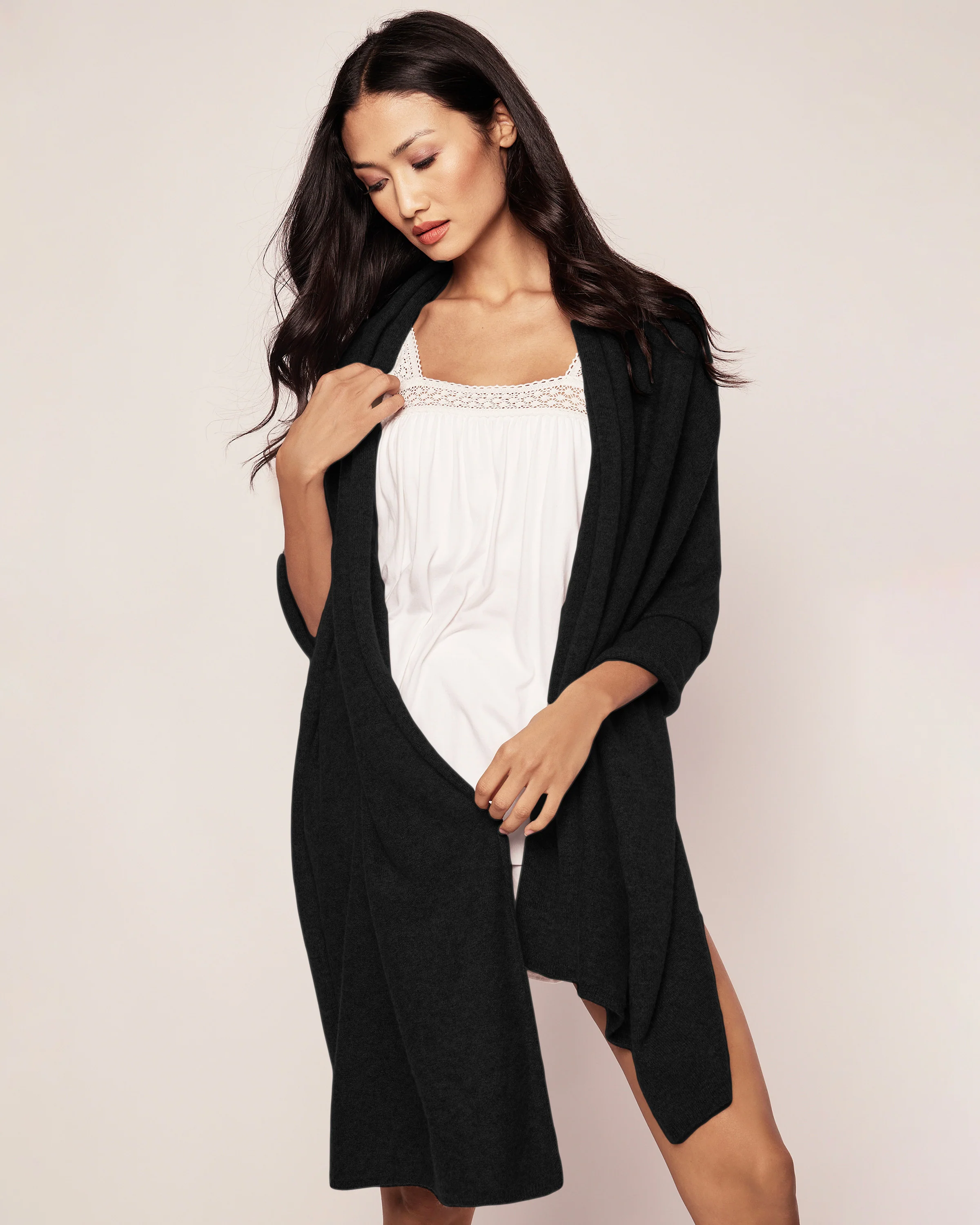 Women's Cashmere Wrap in Dark Heather Grey - Image 16
