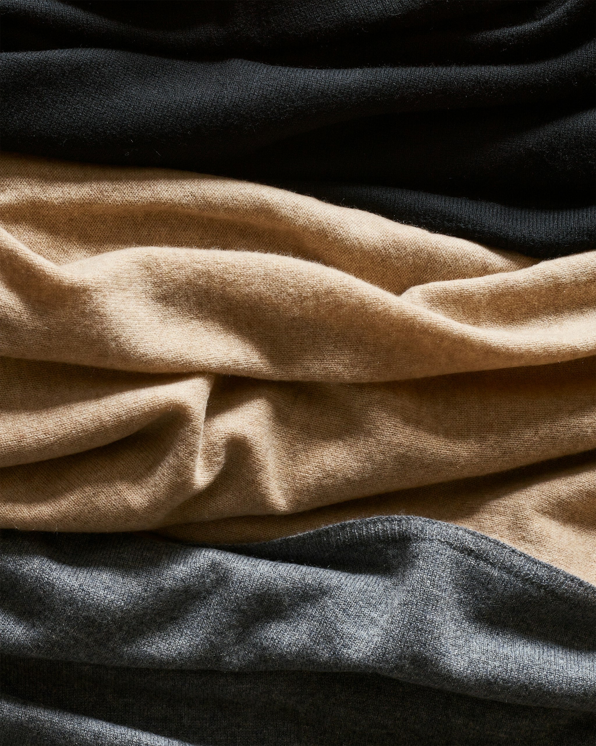Women's Cashmere Wrap in Navy - Image 10